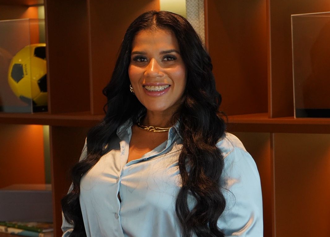 De vendedora de bolos na infância a empresária reconhecida em eventos de alto padrão, a trajetória de Dyana Kelly é marcada por coragem, fé e propósito. Fundadora da Day Boutique, a empreendedora construiu sua marca muito antes de abrir oficialmente as portas da loja.