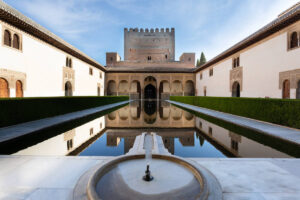 Mostra recupera influência árabe na arquitetura da Espanha - 15/04/2026 - Passeios