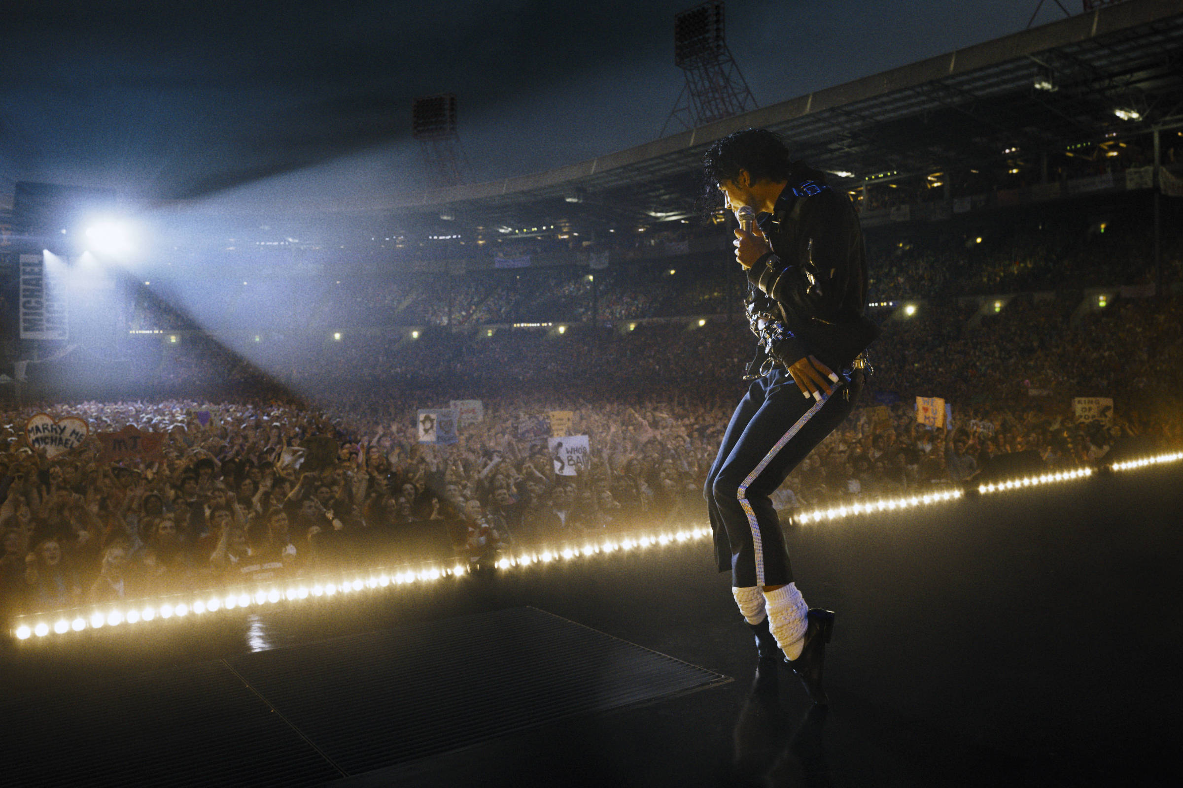 Biografia de Michael Jackson faz 'moonwalk' com polêmicas - 22/04/2026 - Ilustrada