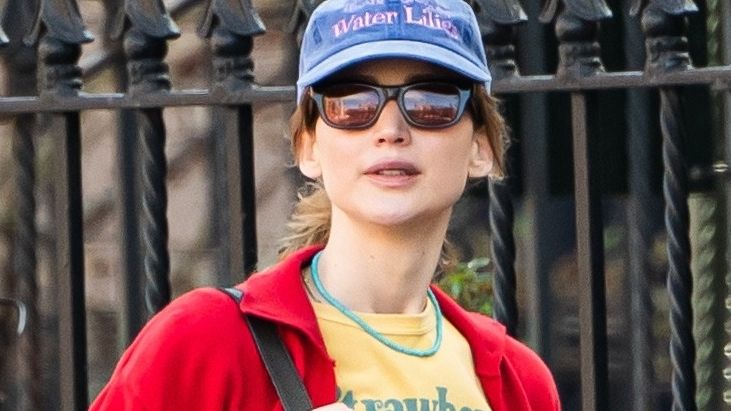 Jennifer Lawrence já está usando os tênis mais quentes do verão de 2026