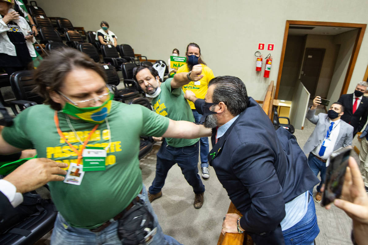 Covid: Como lealdade a Bolsonaro afastou pessoas da vacina - 09/05/2026 - Equilíbrio e Saúde