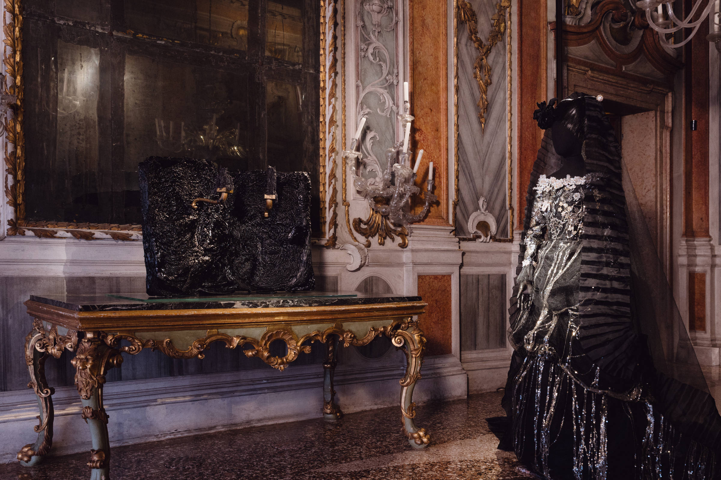 Dries Van Noten abre fundação com exposição sobre beleza - 08/05/2026 - Ilustrada