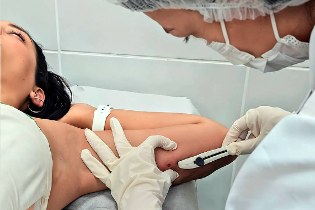 Dor menstrual é invisível no SUS, aponta estudo - 17/05/2026 - Equilíbrio e Saúde