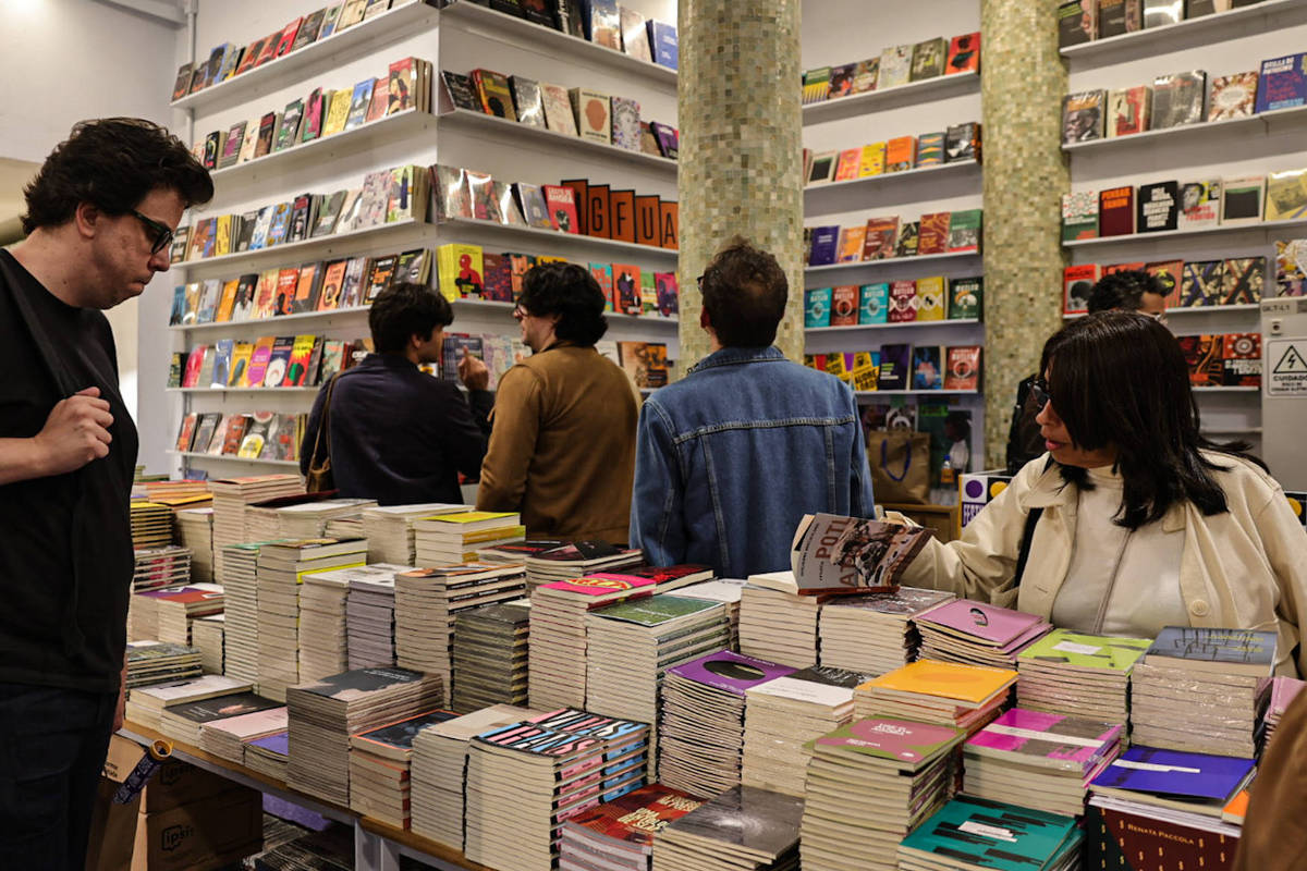 Venda de livros sobe em 2025 com ficção jovem e de colorir - 28/05/2026 - Ilustrada
