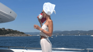 Bella Hadid assina a tendência romântica das calças da vovó deste verão