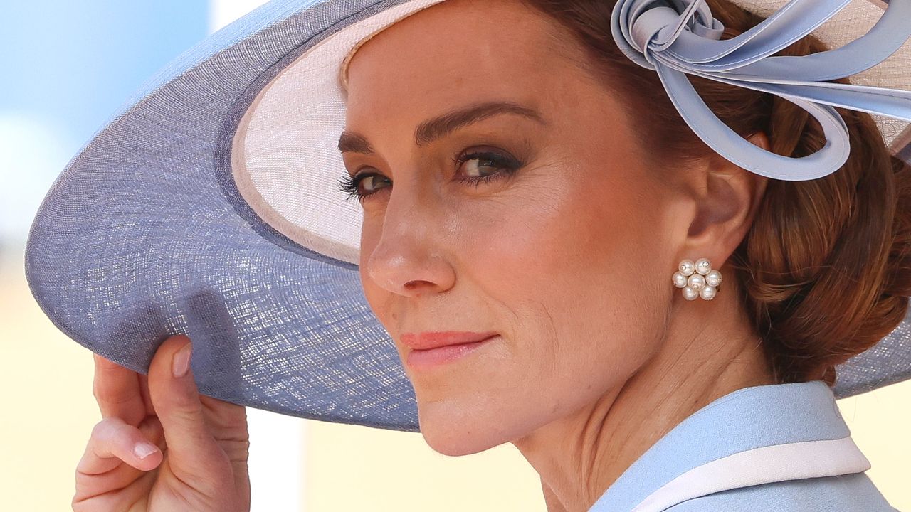 Kate Middleton endossou sutilmente uma grande tendência de joias de verão na Trooping the Color