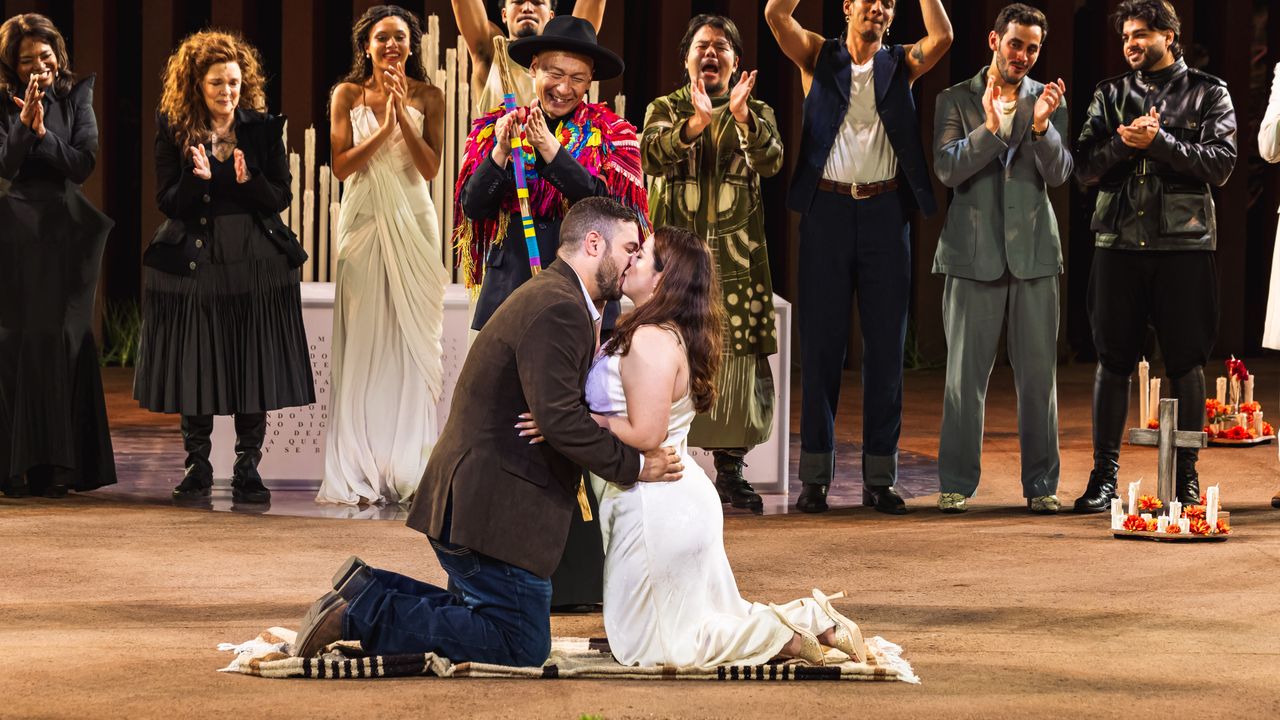 Como a noite de abertura de Romeu e Julieta do Public Theatre culminou em um casamento ao vivo no Central Park