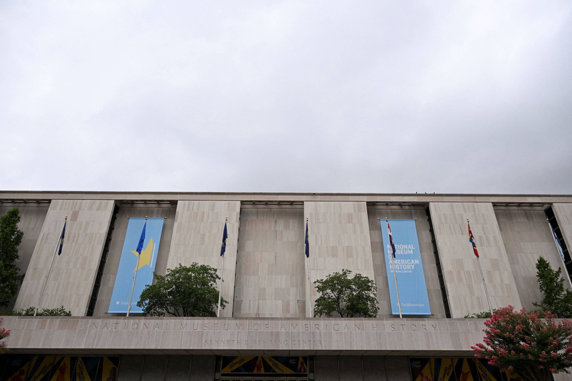Trump manda museu alertar sobre exposições 'imprecisas' - 29/07/2026 - Ilustrada