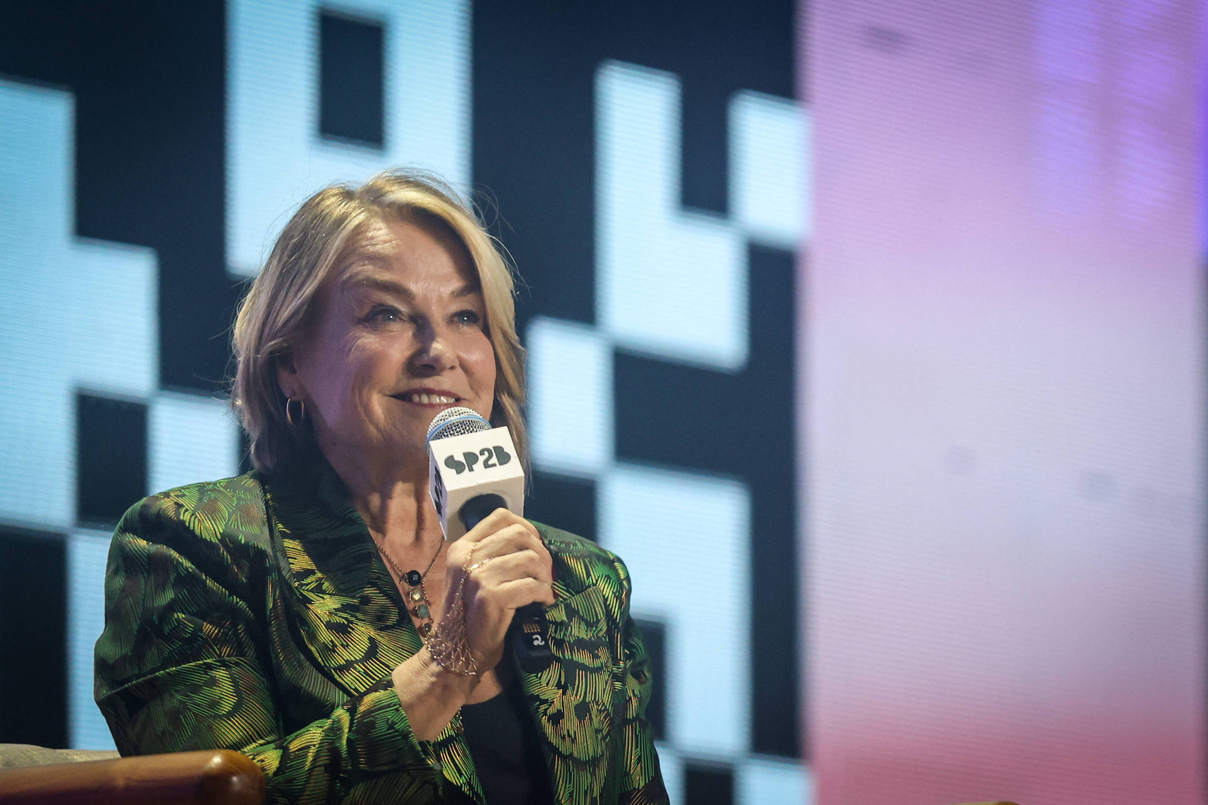 Esther Perel: produtividade e telas fazem mal a relações - 16/08/2026 - Equilíbrio