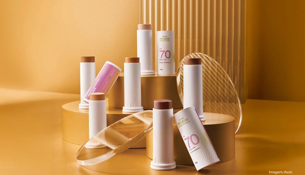 Avon Renew lança bastão multifuncional que une proteção e tratamento contra os danos causados pelo sol