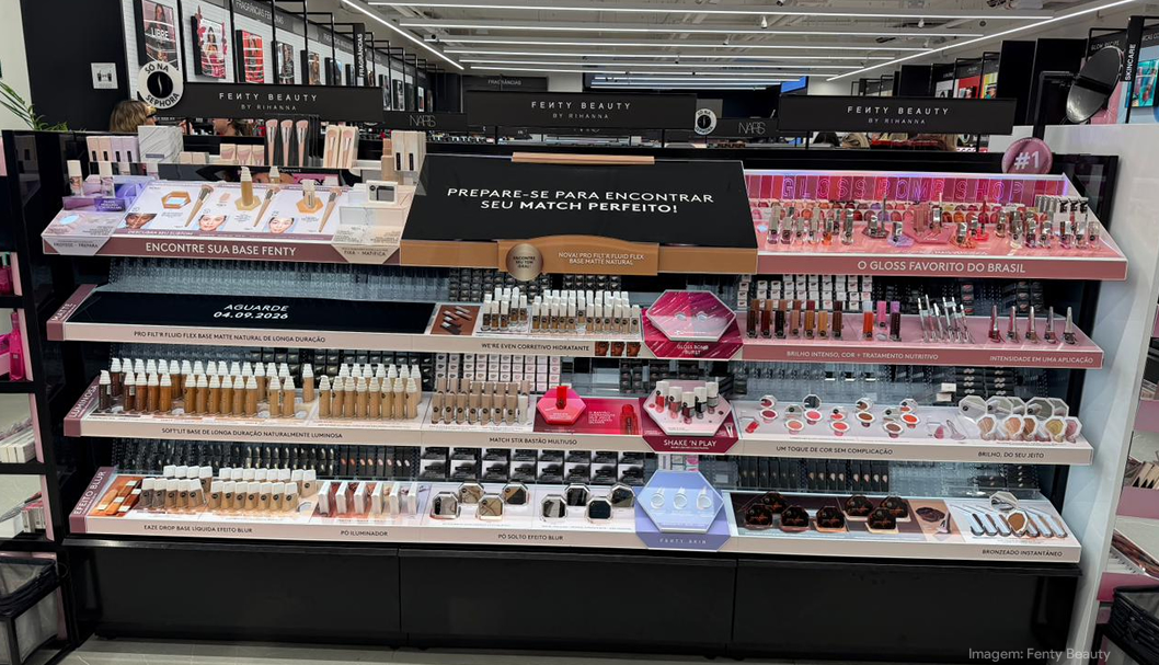 Fenty Beauty apresenta novo design nas gôndolas
