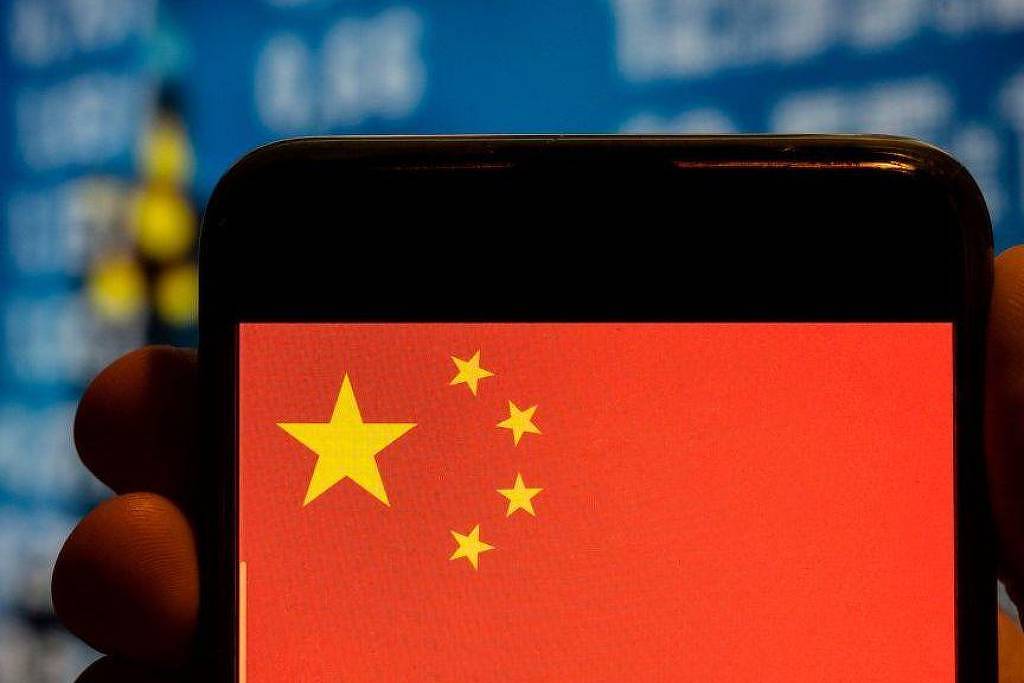 China considera ameaça a IA que imita as relações humanas - 10/10/2026 - Equilíbrio